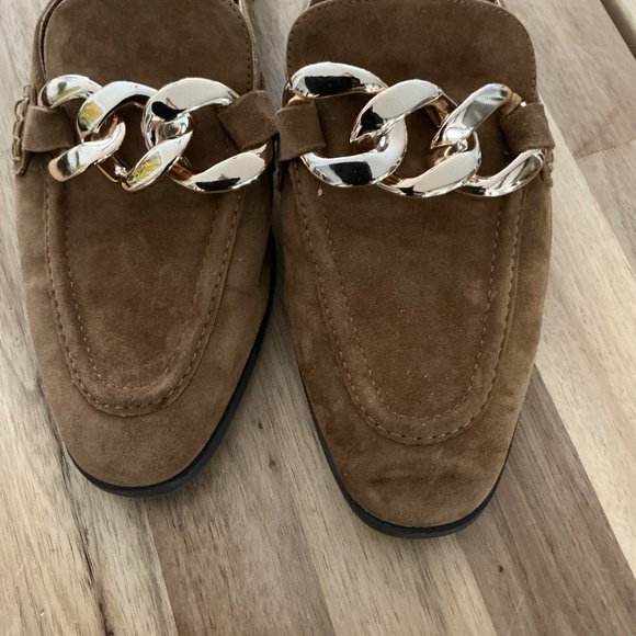 Steve Madden Brown Mules with Gold Chain - Picture 2 of 6